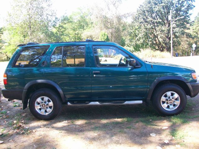 1996 Nissan Pathfinder SE