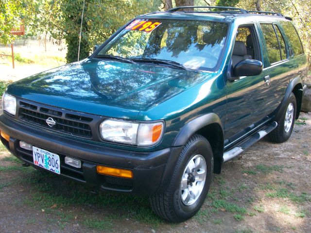 1996 Nissan Pathfinder SE