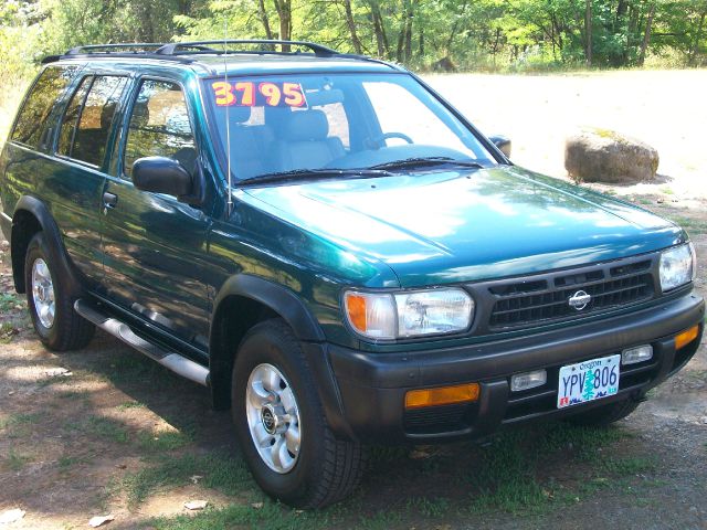 1996 Nissan Pathfinder SE