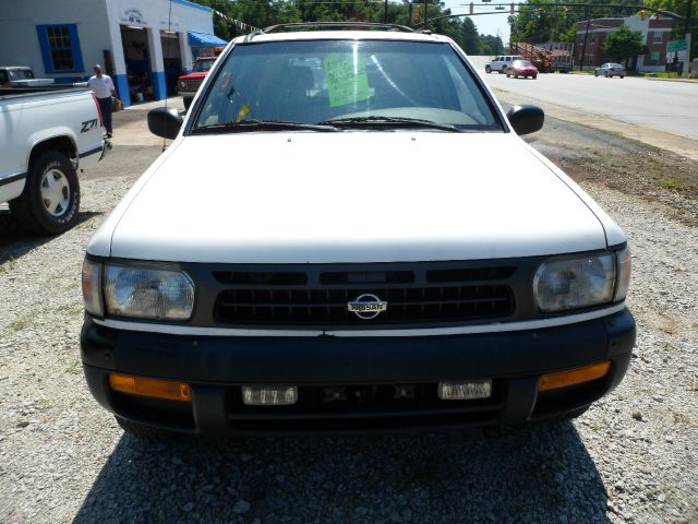 1996 Nissan Pathfinder 4WD 4dr SUV Alpha