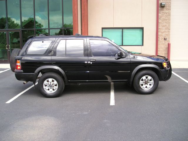 1996 Nissan Pathfinder SE