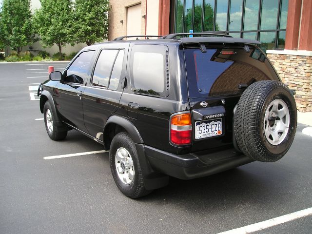 1996 Nissan Pathfinder SE