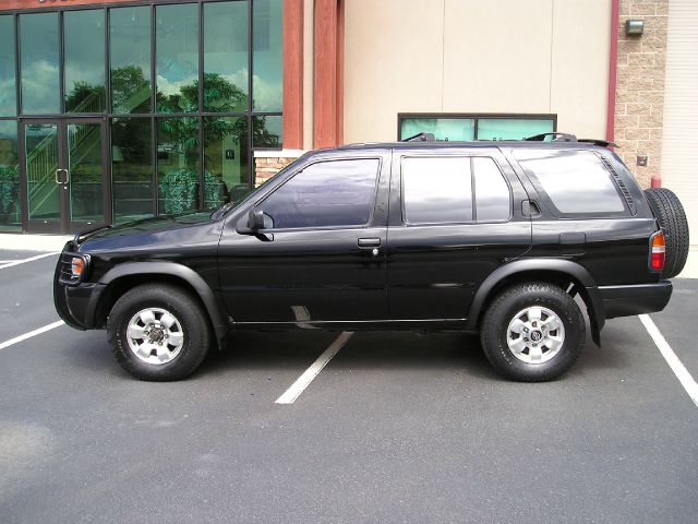 1996 Nissan Pathfinder SE