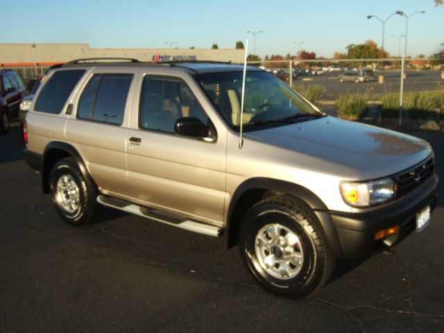 1996 Nissan Pathfinder EX-L AWD