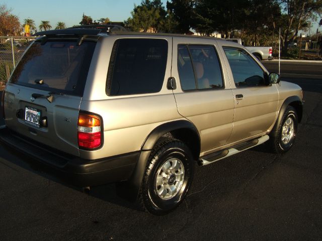 1996 Nissan Pathfinder EX-L AWD