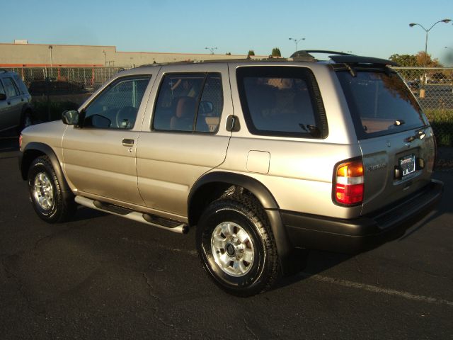 1996 Nissan Pathfinder EX-L AWD