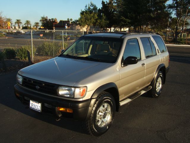 1996 Nissan Pathfinder EX-L AWD