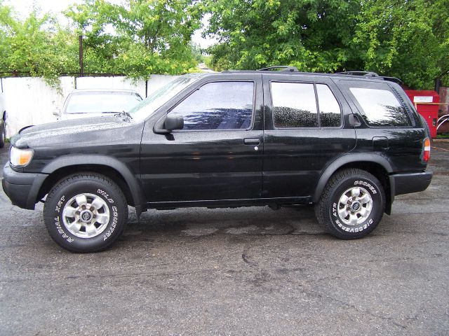 1996 Nissan Pathfinder 4dr Quad Cab HD