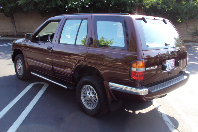 1997 Nissan Pathfinder EX-L AWD