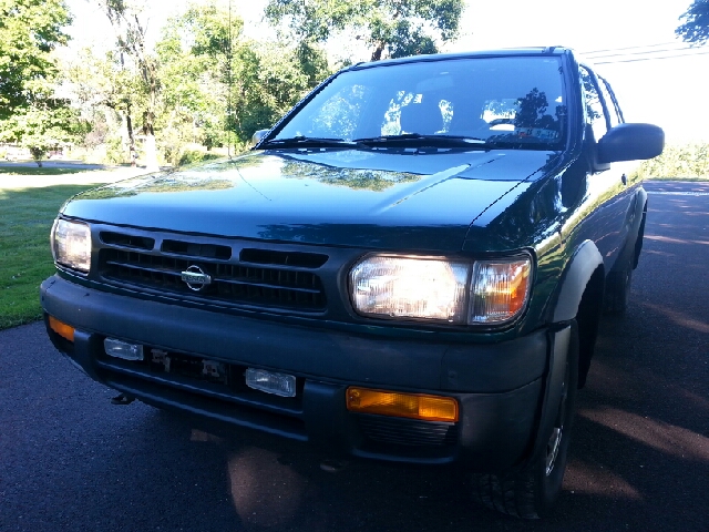 1997 Nissan Pathfinder 4dr Quad Cab HD