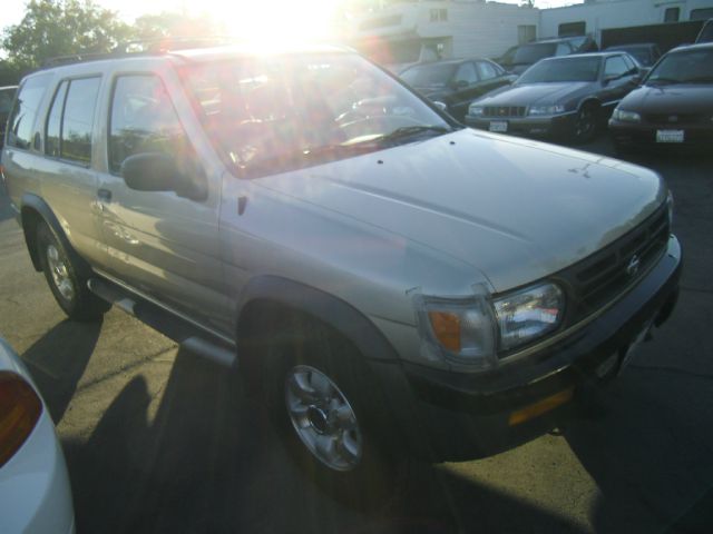 1997 Nissan Pathfinder EX-L W/ DVD System