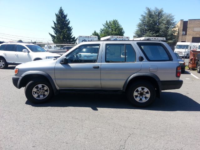 1998 Nissan Pathfinder EX-L W/ DVD System