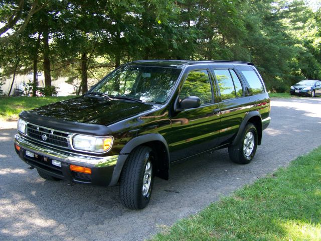 1998 Nissan Pathfinder EX-L W/ DVD System