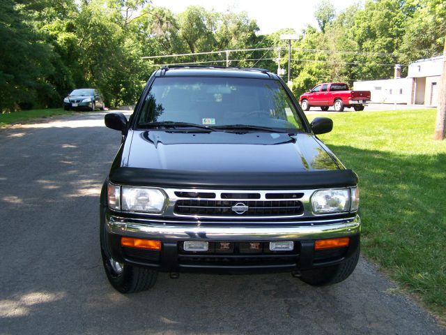 1998 Nissan Pathfinder EX-L W/ DVD System