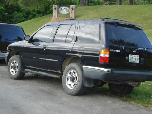 1998 Nissan Pathfinder Ram 3500 Diesel 2-WD