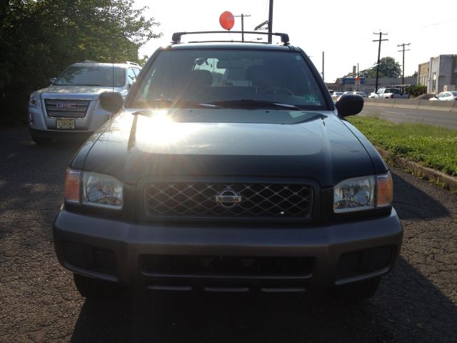 1999 Nissan Pathfinder AWD W/leatherroof (7pass)