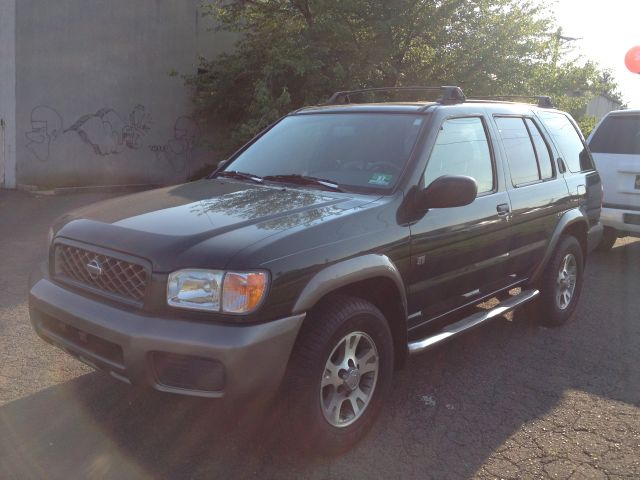 1999 Nissan Pathfinder AWD W/leatherroof (7pass)