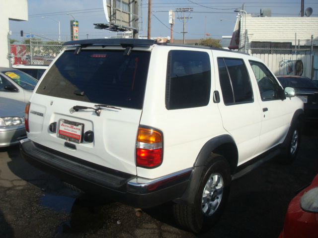 1999 Nissan Pathfinder LX V-6