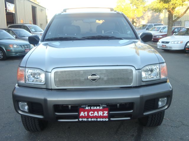 1999 Nissan Pathfinder AWD W/leatherroof (7pass)