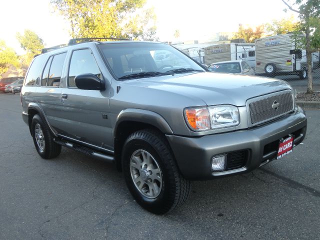 1999 Nissan Pathfinder AWD W/leatherroof (7pass)