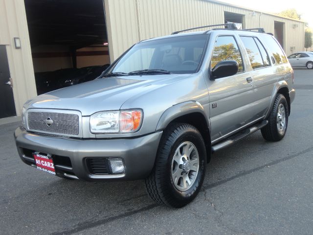 1999 Nissan Pathfinder AWD W/leatherroof (7pass)