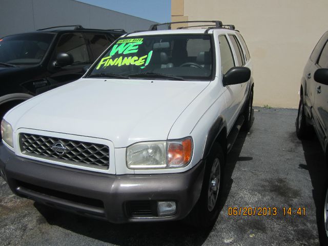 2000 Nissan Pathfinder LX V-6