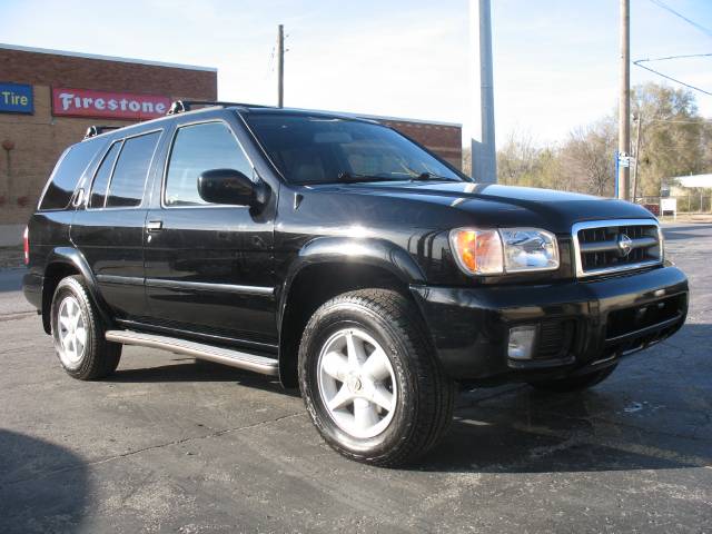 2000 Nissan Pathfinder SE