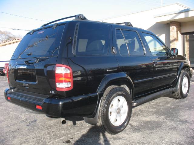 2000 Nissan Pathfinder SE