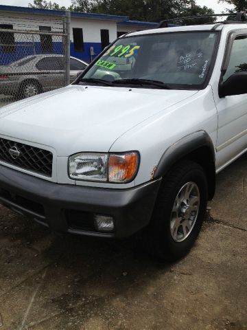 2000 Nissan Pathfinder AWD W/leatherroof (7pass)