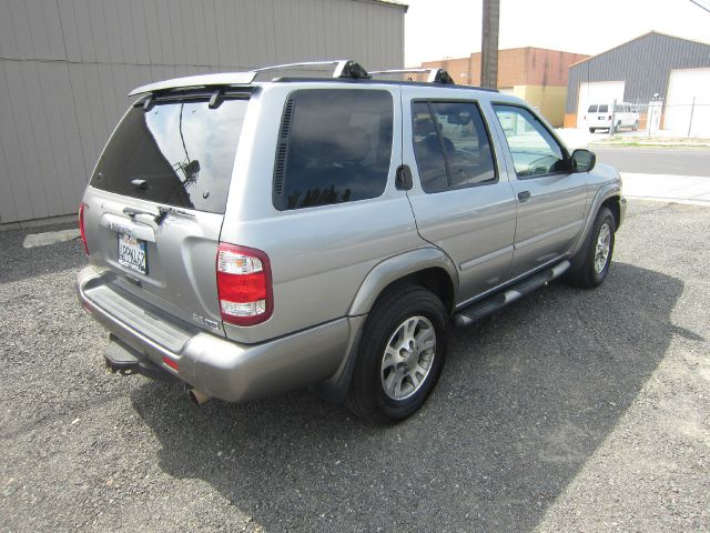 2001 Nissan Pathfinder EX-L W/ DVD System