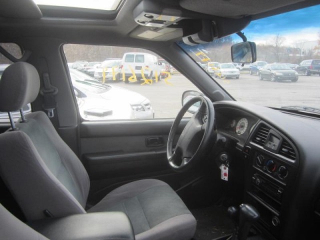 2001 Nissan Pathfinder EX-L W/ DVD System