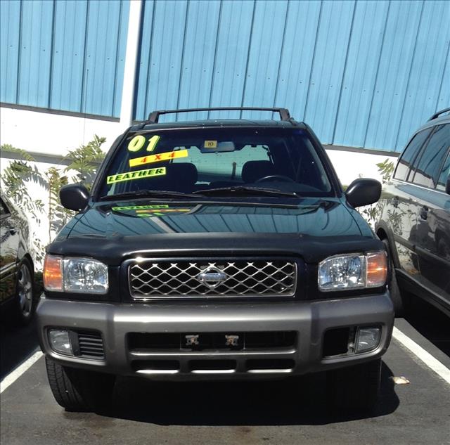 2001 Nissan Pathfinder EX-L W/ DVD System