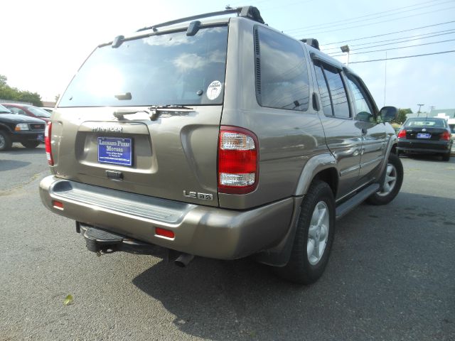 2001 Nissan Pathfinder AWD W/leatherroof (7pass)