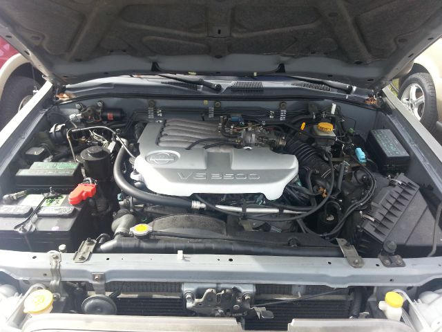 2001 Nissan Pathfinder EX-L W/ DVD System