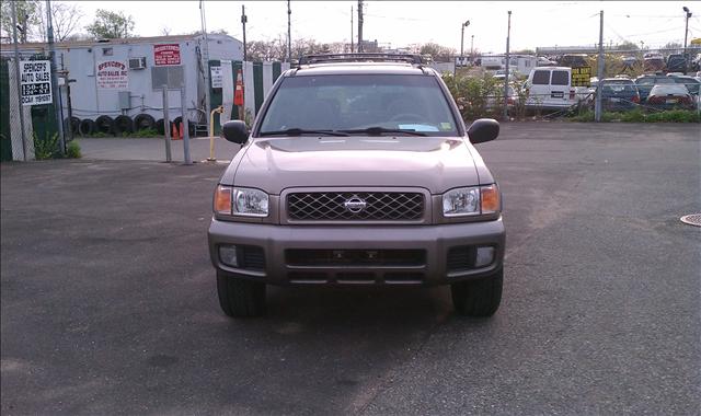 2001 Nissan Pathfinder SE