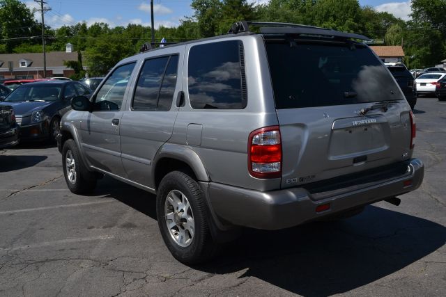 2001 Nissan Pathfinder EX-L W/ DVD System