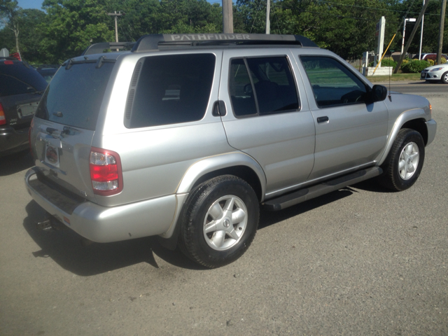 2002 Nissan Pathfinder EX-L W/ DVD System