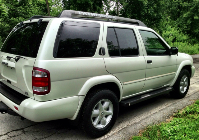 2002 Nissan Pathfinder EX-L W/ DVD System