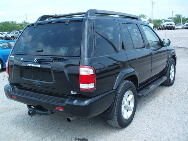 2003 Nissan Pathfinder SE