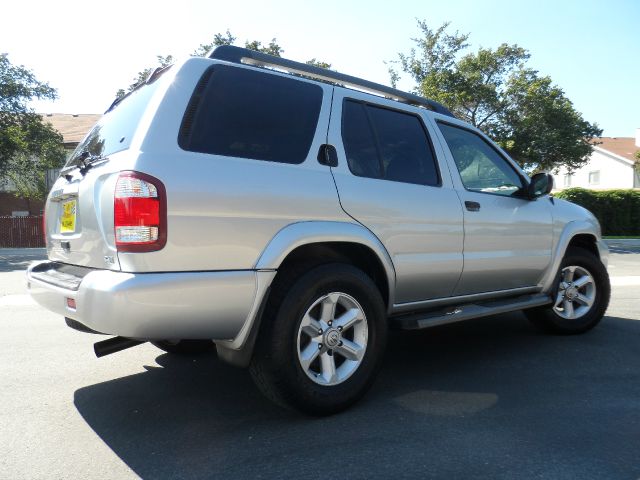 2003 Nissan Pathfinder EX-L W/ DVD System