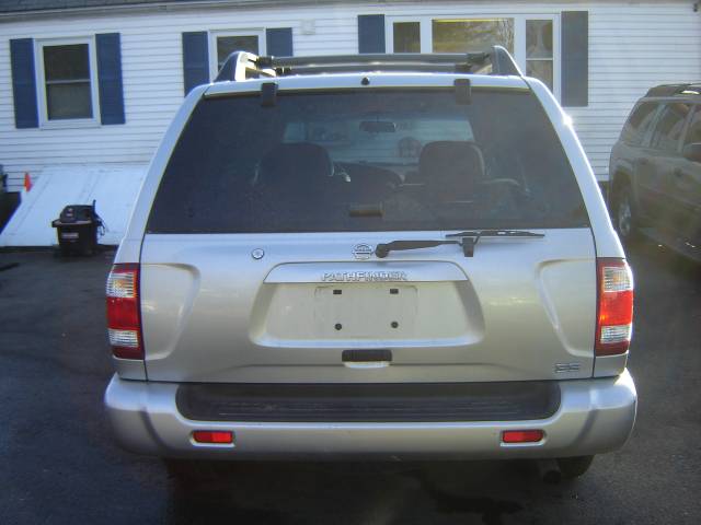 2003 Nissan Pathfinder SE