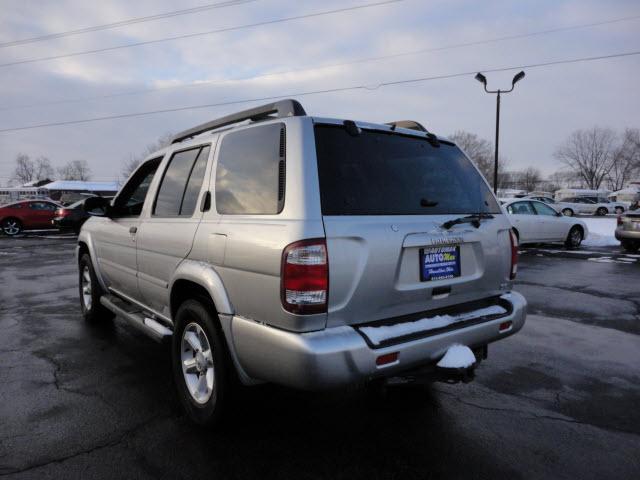 2003 Nissan Pathfinder SE