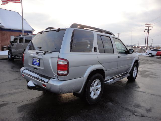 2003 Nissan Pathfinder SE