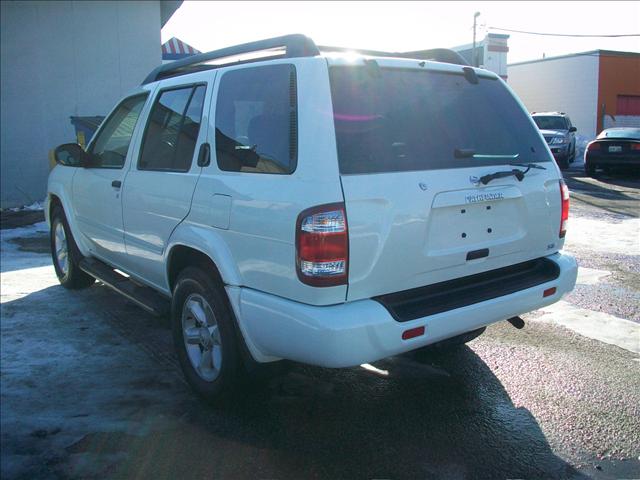 2003 Nissan Pathfinder SE