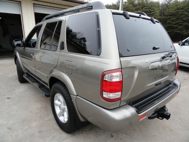 2004 Nissan Pathfinder EX-L W/ DVD System