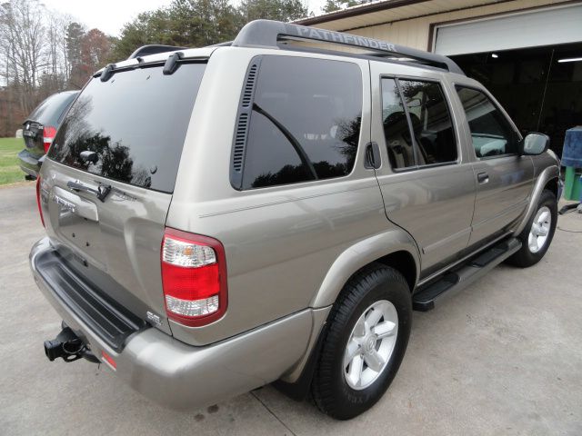 2004 Nissan Pathfinder EX-L W/ DVD System