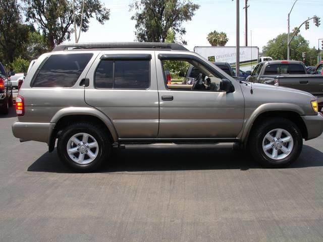 2004 Nissan Pathfinder SE