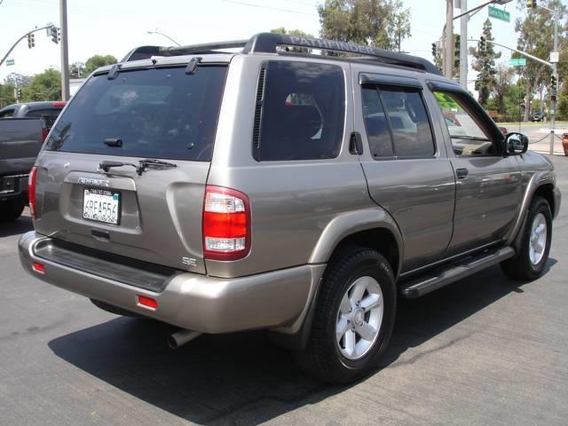 2004 Nissan Pathfinder SE