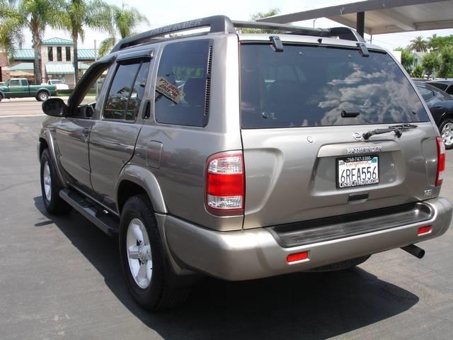 2004 Nissan Pathfinder SE