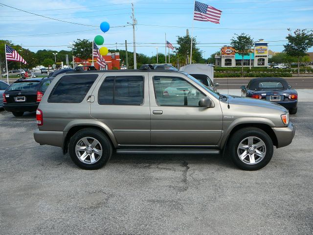 2004 Nissan Pathfinder Rallye Sedan